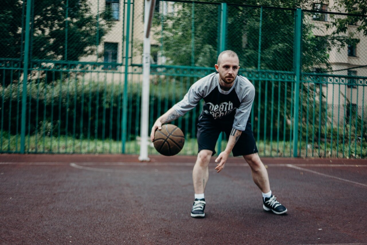 Košarka 21. stoljeća je jedan od najdinamičnijih sportova loptom.