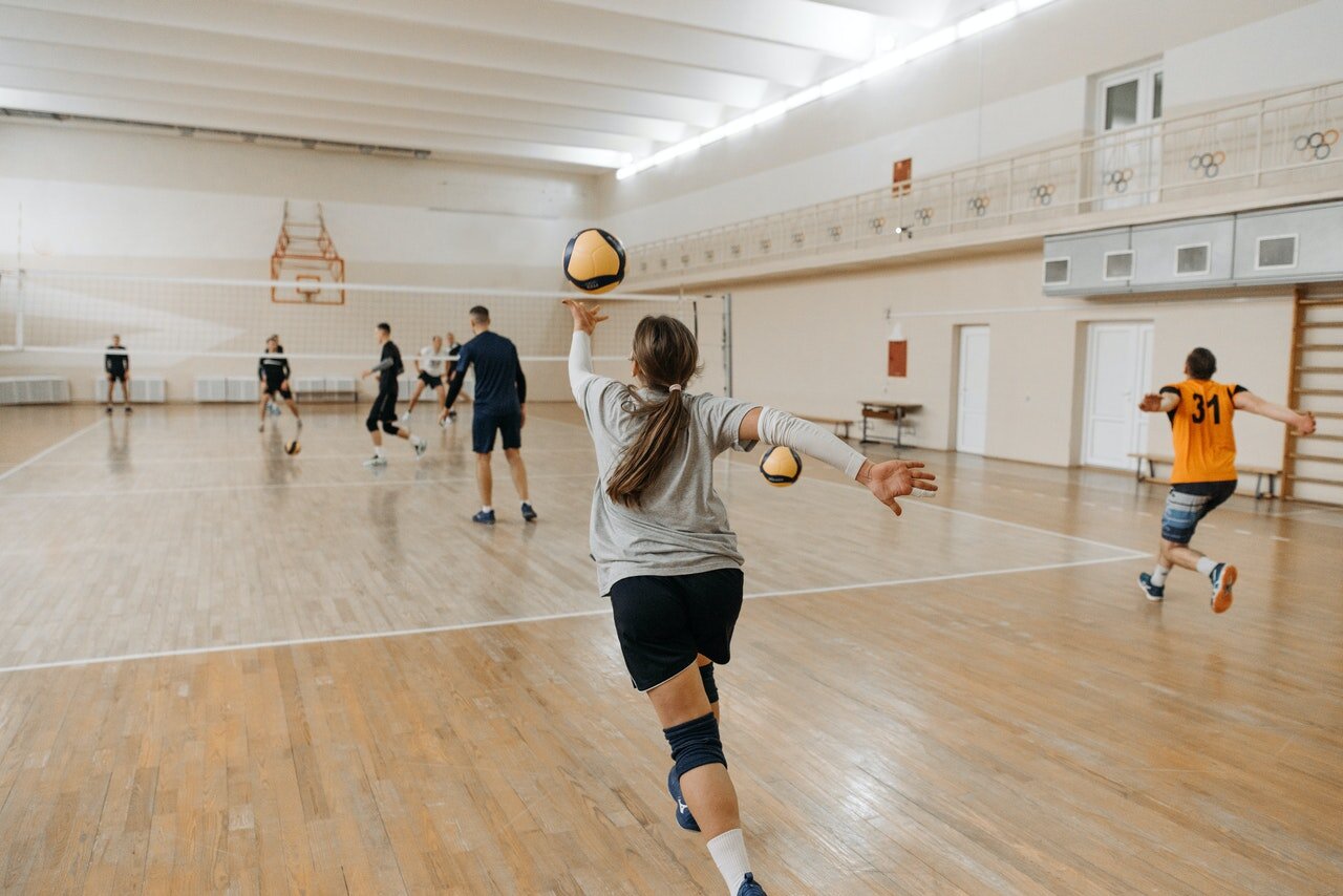 Odbojka je zabavan timski sport.