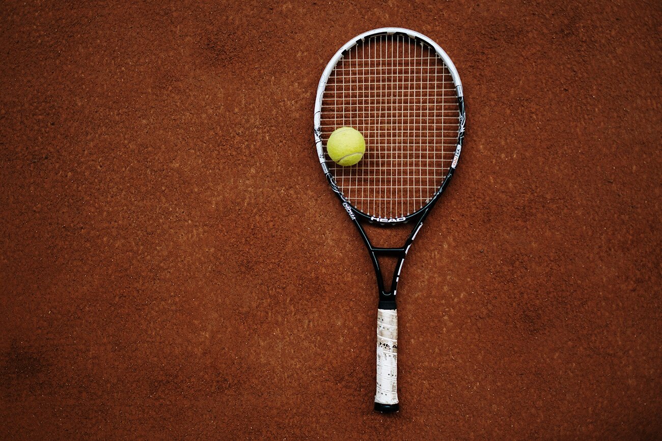 Teniski reket najvažniji je dio opreme za tenis.